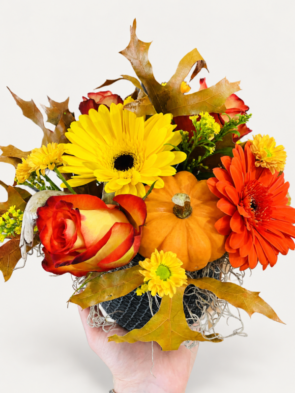 Bouquet d’automne avec citrouille sur fond neutre