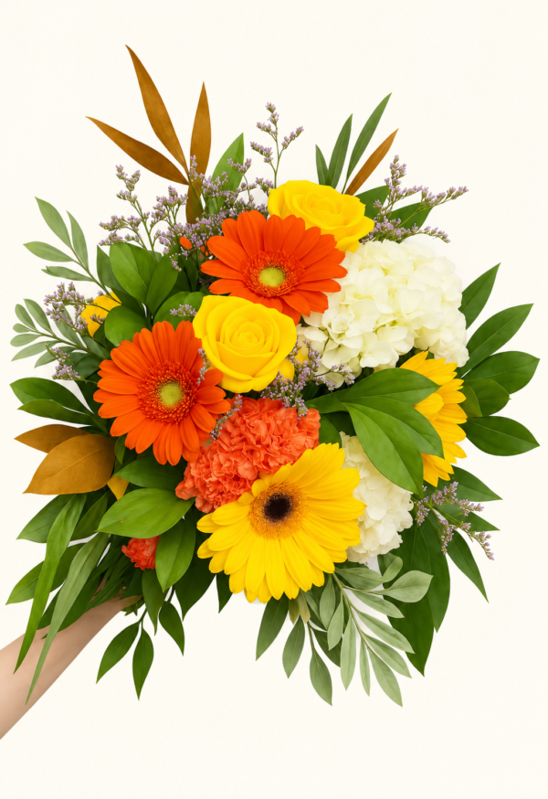 Bouquet d’automne avec roses jaunes, gerberas orange et jaunes, hortensias blancs sur fond ivoire
