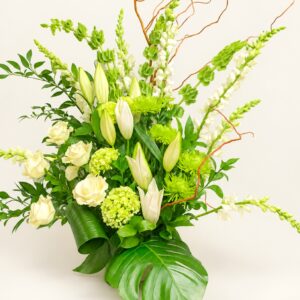 Corbeille 92 avec fleurs blanches et vertes sur fond ivoire, logo original Boutique Q4