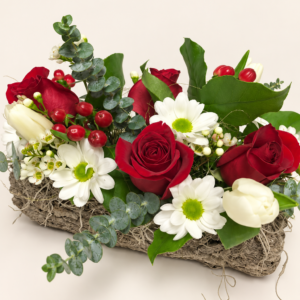 Montage de fleurs St-Valentin sur fond ivoire