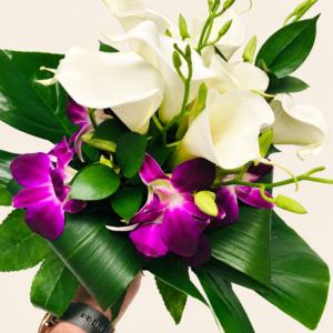Bouquet de mariée avec callas blanc sur fond ivoire