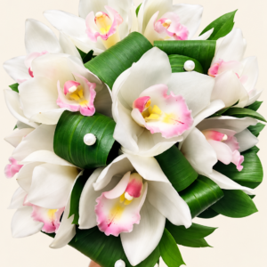 Bouquet de mariée avec fleurs exotiques en douceur sur fond ivoire