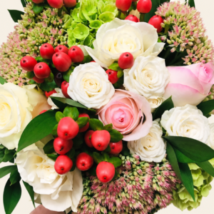 Bouquet de mariée la rose sur fond ivoire
