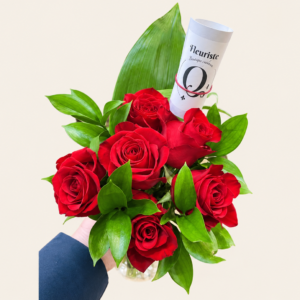 Combo 6 roses rouges et certificat de 25$ sur fond ivoire