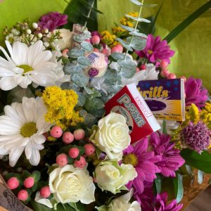 Bouquet fleurs et bonbons