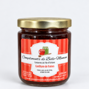 Pot de confiture de fraises Compliments de Belle-Maman 250 ml sur fond gris pâle