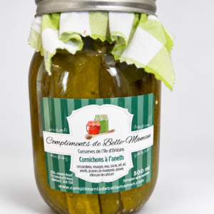 Pot de cornichons à l’aneth 500 ml sur fond pâle