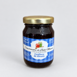 Pot de confiture de bleuets Compliments de Belle-Maman 125 ml sur fond gris pâle