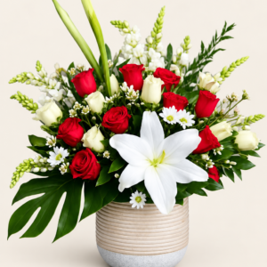Corbeille de fleurs la beauté du rouge sur fond ivoire