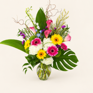 Corbeille de fleurs, avec vase et fleurs au choix de notre équipe sur fond ivoire
