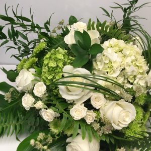 Corbeille de fleurs dans un vase pour dire au revoir.