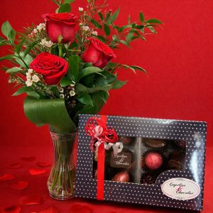 3 roses rouges et boites de chocolats Léonidas ou Capeline & chocolat
