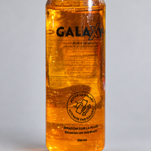 Galaxy Drink Dragon sur la plage 330 ml sur fond pâle
