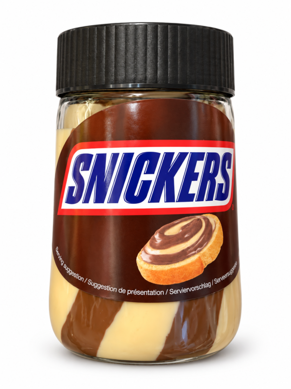 Pot de tartinade Snickers sur fond blanc