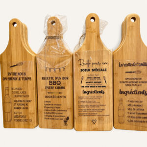 Planches en bois gravées Création C et C sur fond ivoire pâle