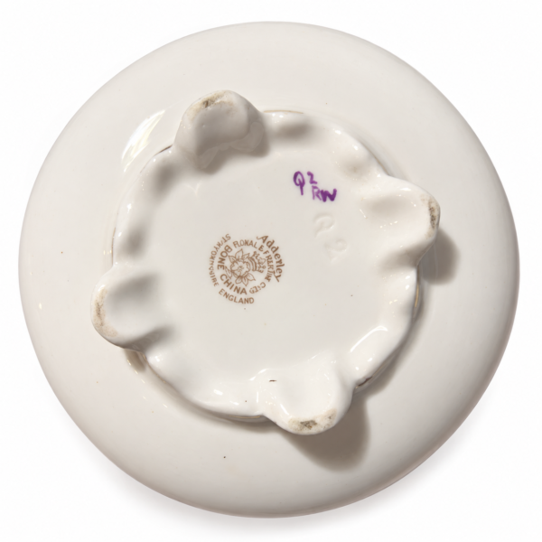 Dessous du bouquet en porcelaine Adderley : marque et base sur fond blanc