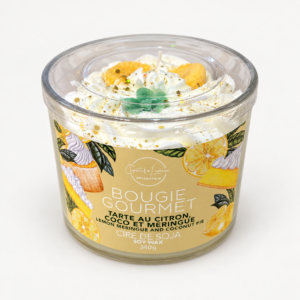 Bougie gourmet tarte au citron, coco et meringue Chantal Lacroix sur fond pâle